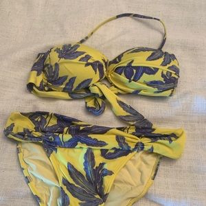 Beautiful VIX Floral pattern bikini!